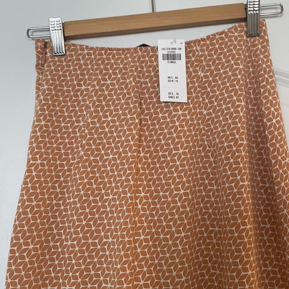 Abercrombie and Fitch dipped waist midi length skirt - Picture 5 of 6
